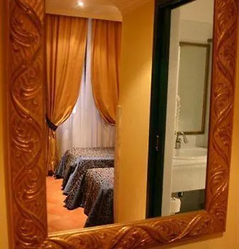 Canova Hotel 3*